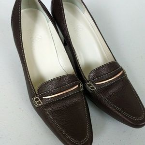 Cole Haan dark brown low heel (size 7.5)